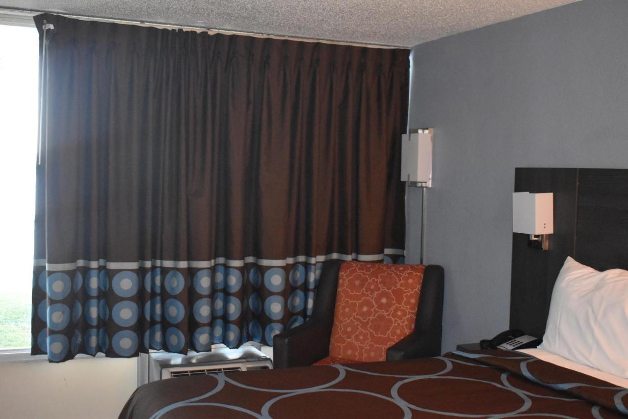 Super 8 By Wyndham Riverside Al Eksteriør billede